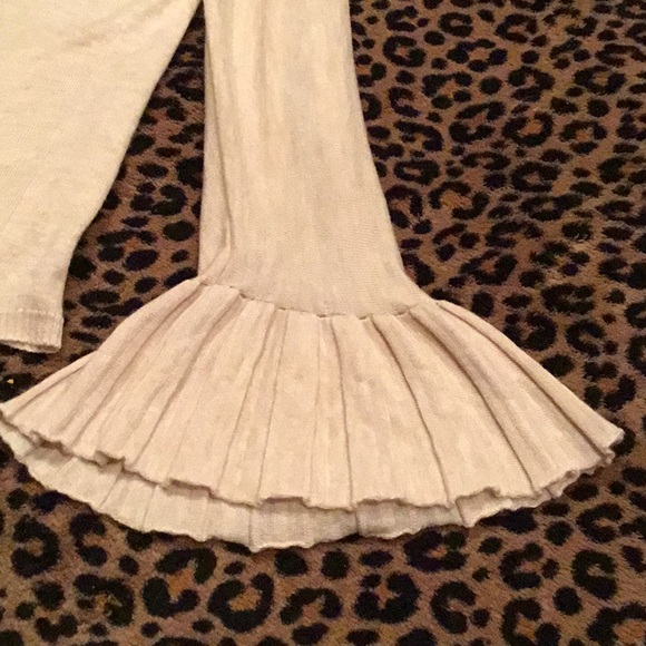 M.S.S.P. Cream Turtleneck w/ Belled Cuffs - Picture 5 of 6